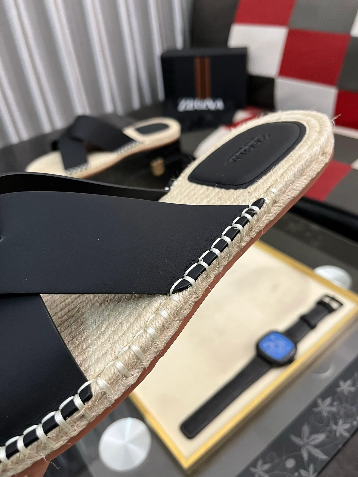 Men's shoes 💰320⌚️⌚️《HERMES》Hermès 💁♂️Men's casual slippers, compare the quality at the counter🧚🏿♂️ The upper layer has a stone pattern with clear texture, showing high-end, high-end, comfortable to wear and versatile. Purely hand-pulled, raw rubber breathable outsole, breathable and comfortable lambskin lining, 100% comfortable density, original rubber outsole wear-resistant code number 38-44. Can be customized 45-46-47